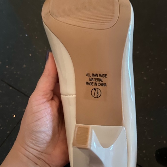 ❤️ in a D SHINY WOMEN’S dressy heals in Cream White size 7.5 NEW - Picture 9 of 10